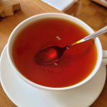 Manuka-Honig im Tee